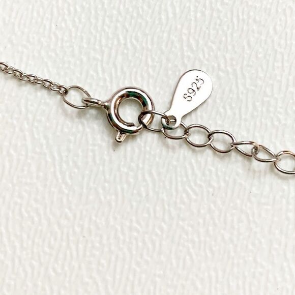 925 Sterling Silver Star and Moon Necklace (Q1) - Picture 8 of 8